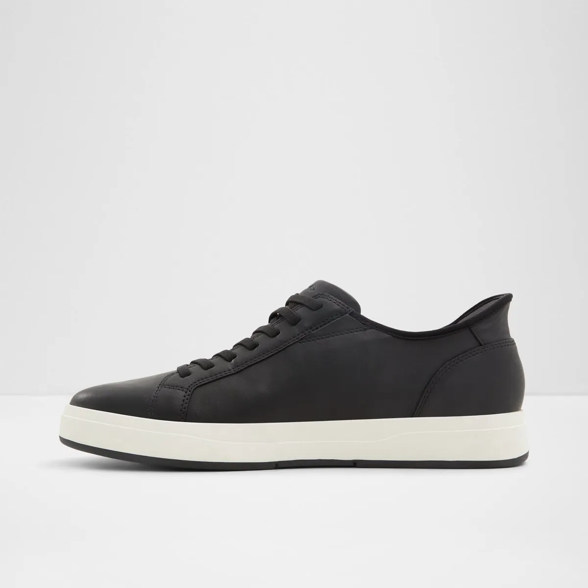 Scottie Low-Top Sneakers