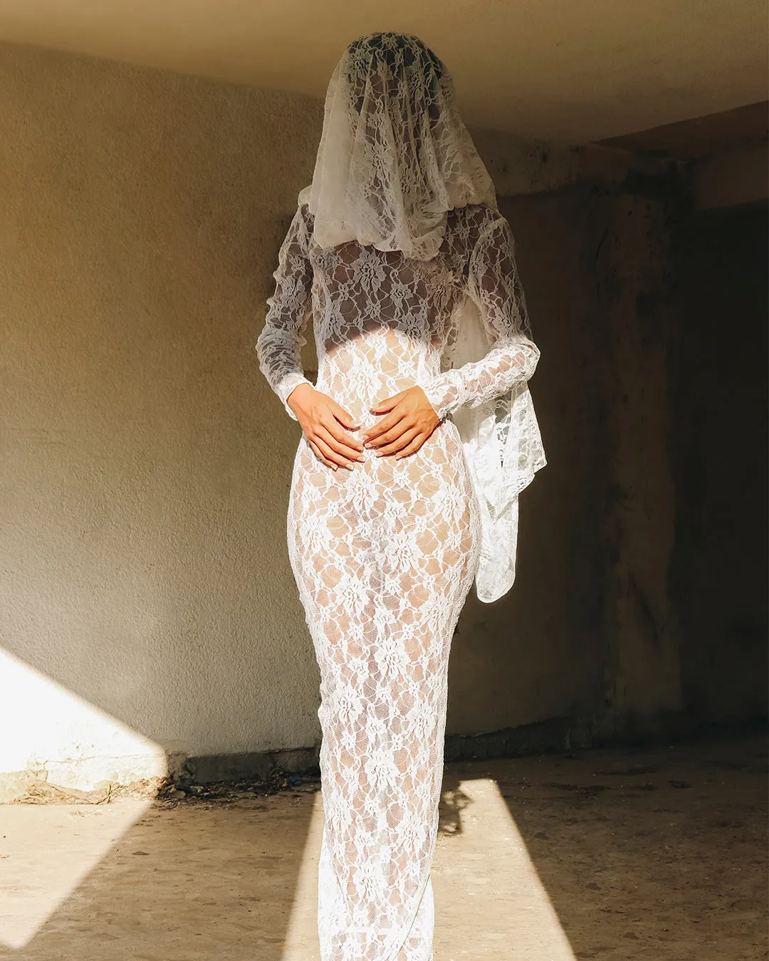 VESTIDO DE ENCAJE ESPALDA DESCUBIERTA - VIERGE