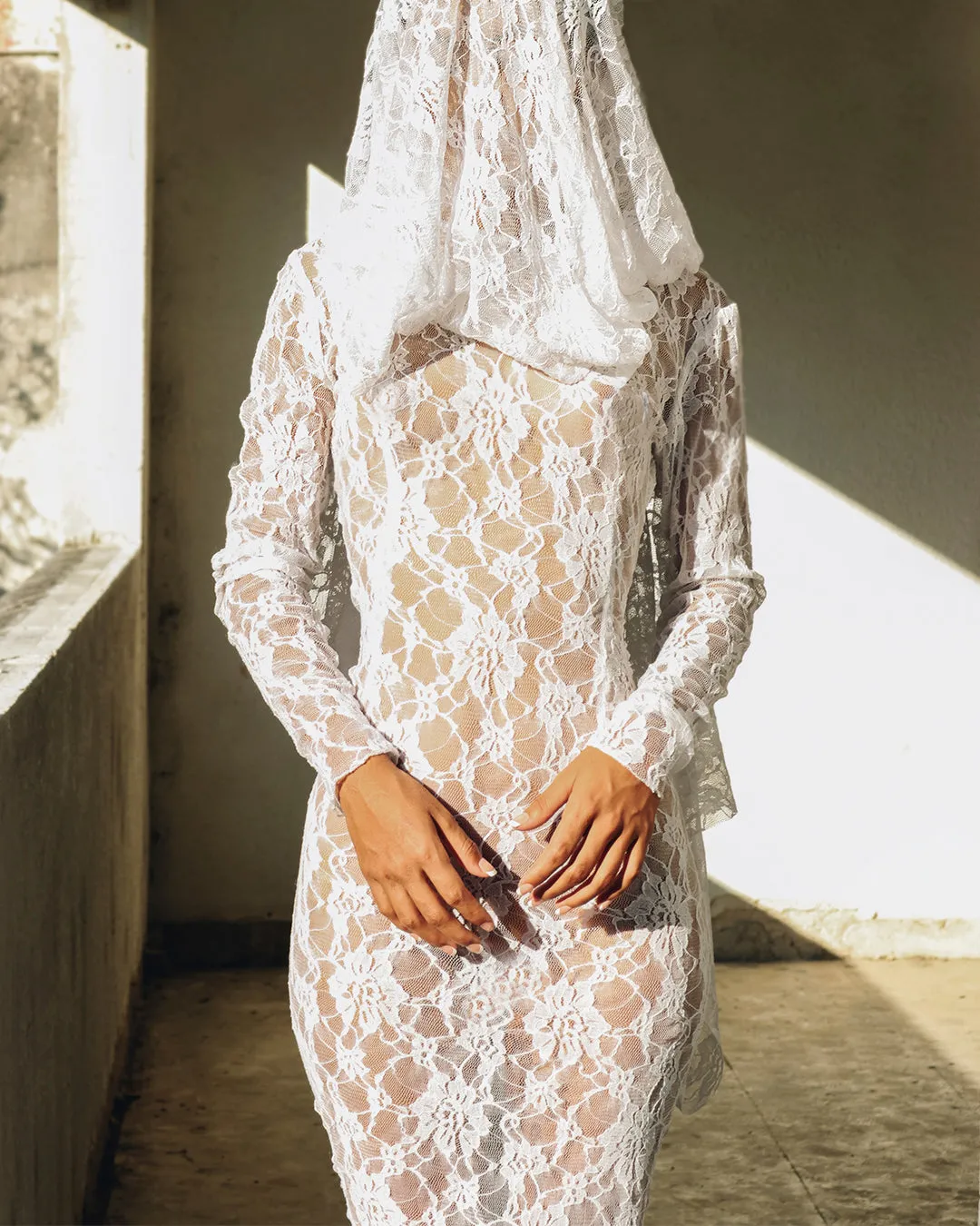 VESTIDO DE ENCAJE ESPALDA DESCUBIERTA - VIERGE